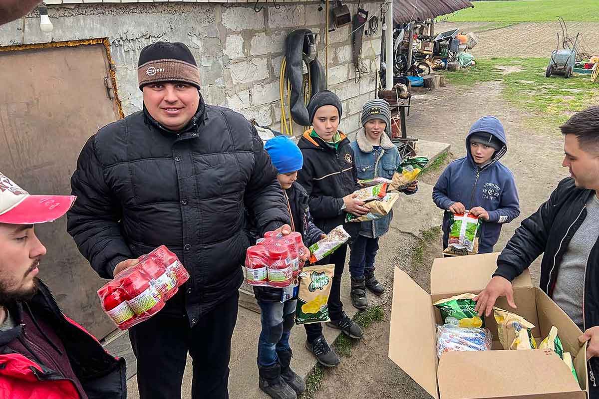 Delivering food and supplies to children in Ukraine
