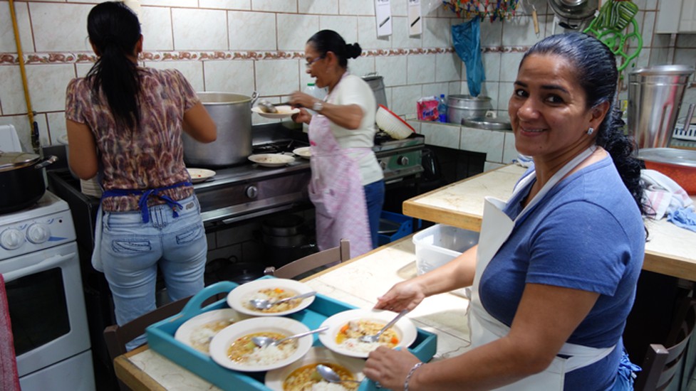 Preparing meals at the original soup kitchen in Pavas, where the Hope Center’s story began.